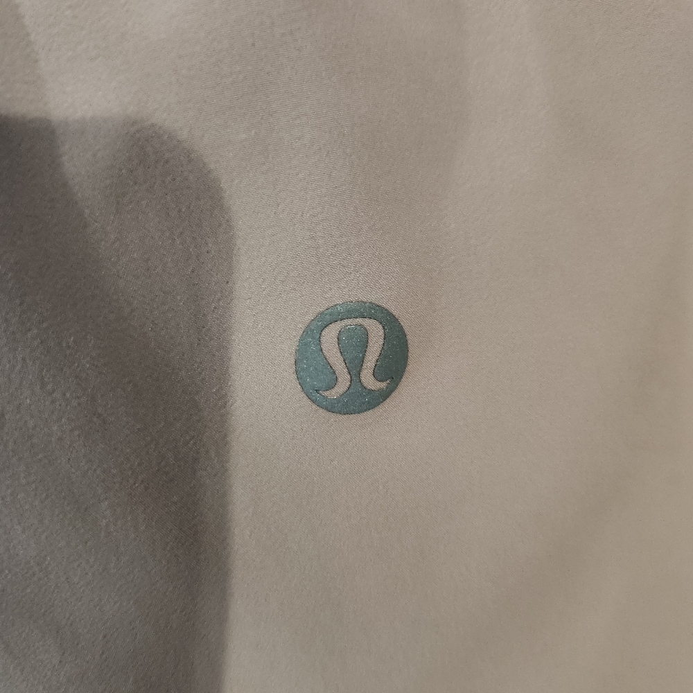 Lululemon Pack It Up Jacket in the color Smoky Blush. Size 10 - Picture 9 of 16